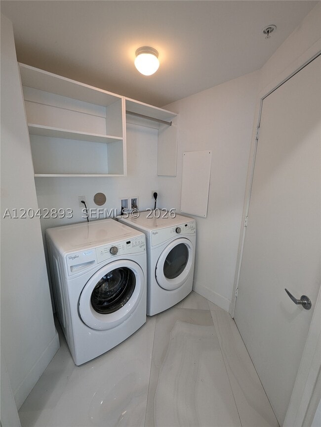 Building Photo - 17111 Biscayne 1011