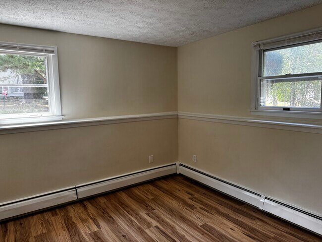 Building Photo - Briarwood 10