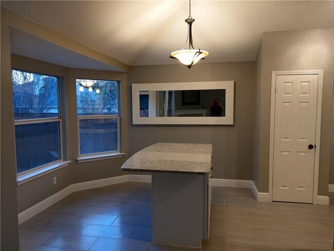 Building Photo - 1004 Ridgebluff Cir