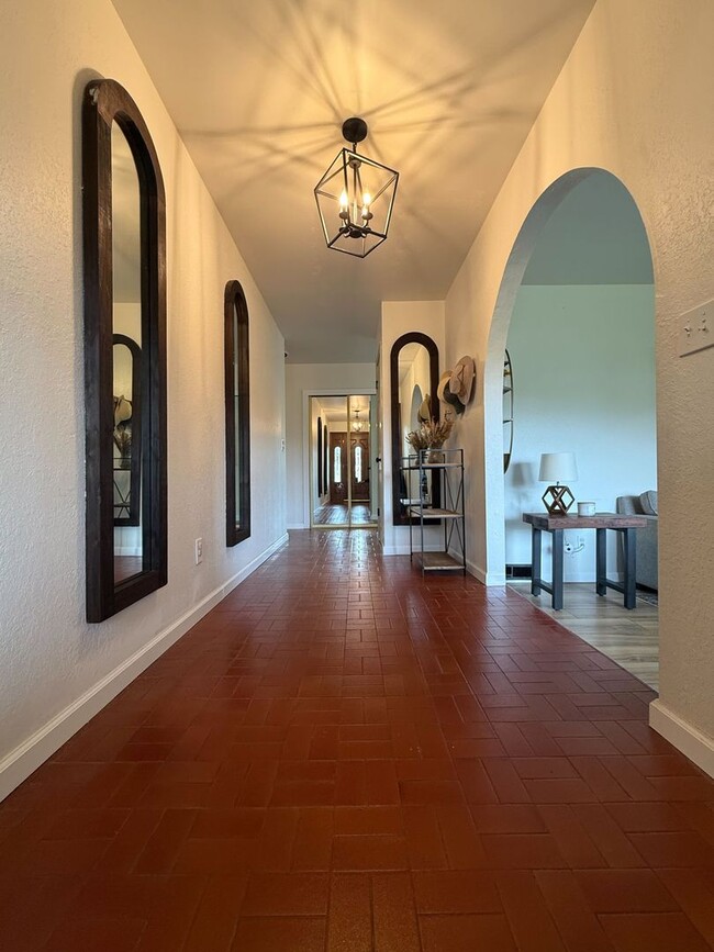 Building Photo - Coming availble soon!!! Tranquil Oak Hills...