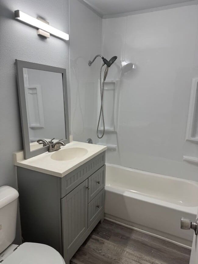 Building Photo - ALL PROSPECTIVE TENANTS MUST SUBMIT A ON LINE APPLICATION AND BE PRE-QUALIFIED PRIOR TO ANY SHOWI...