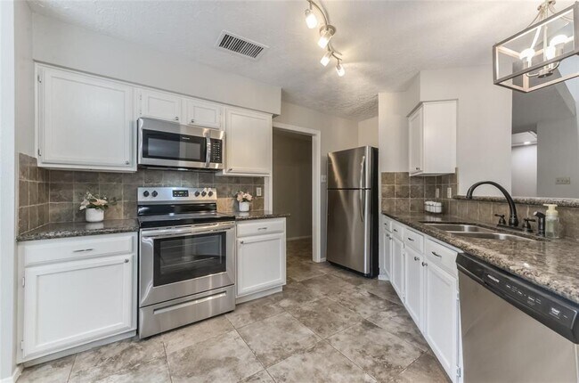 Building Photo - 5701 Village Arbour Dr
