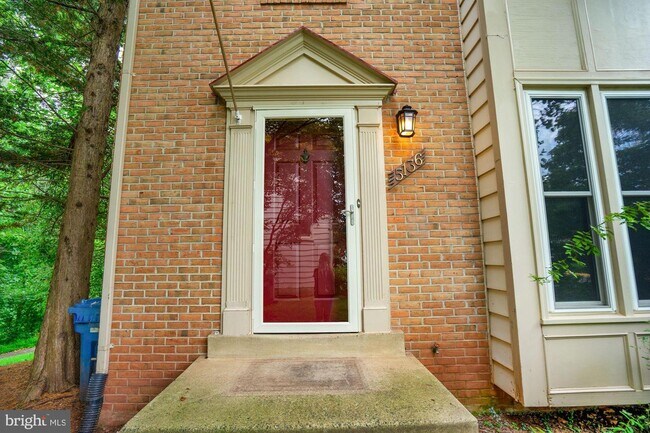Building Photo - 5136 Glen Meadow Dr