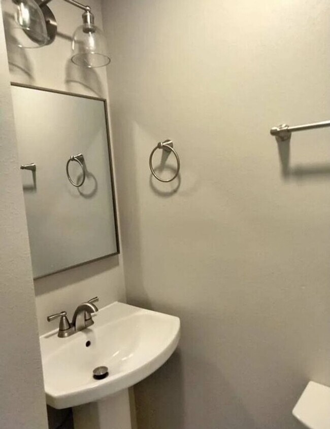 Building Photo - Charming 1 Bedroom/1.5 Bath Apartment With Loft