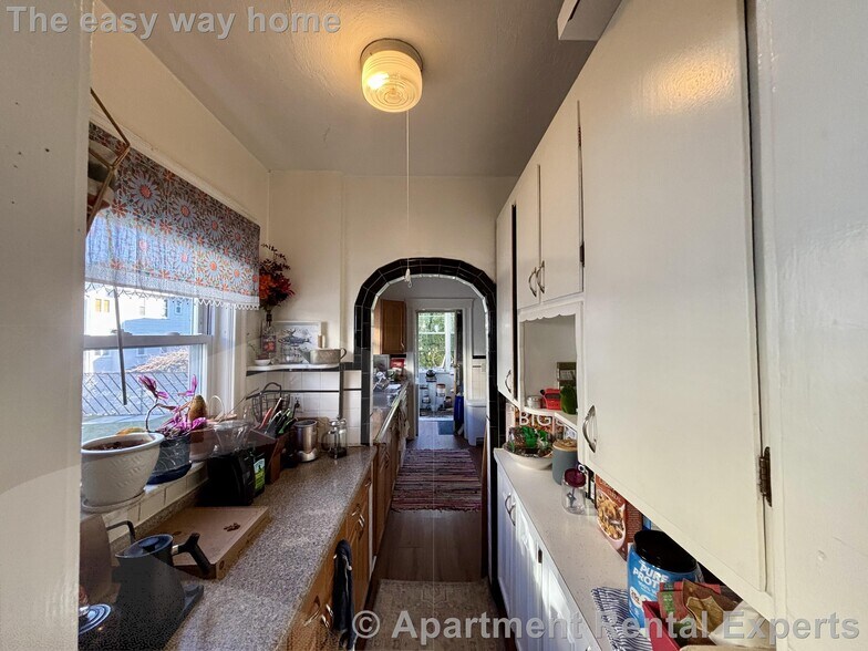 Building Photo - 23-25 Bonner Ave Unit #1