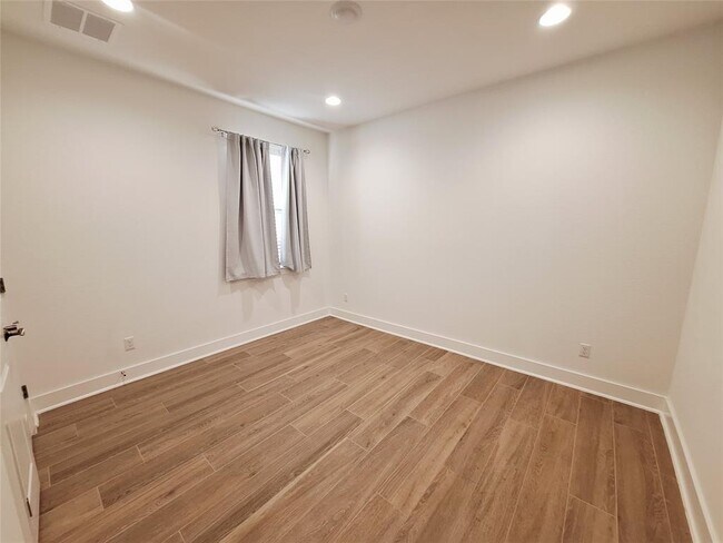 Building Photo - 1221 Brasano Pl