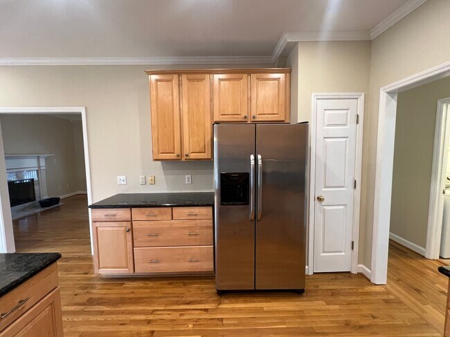 Building Photo - 123 Forest Green Dr