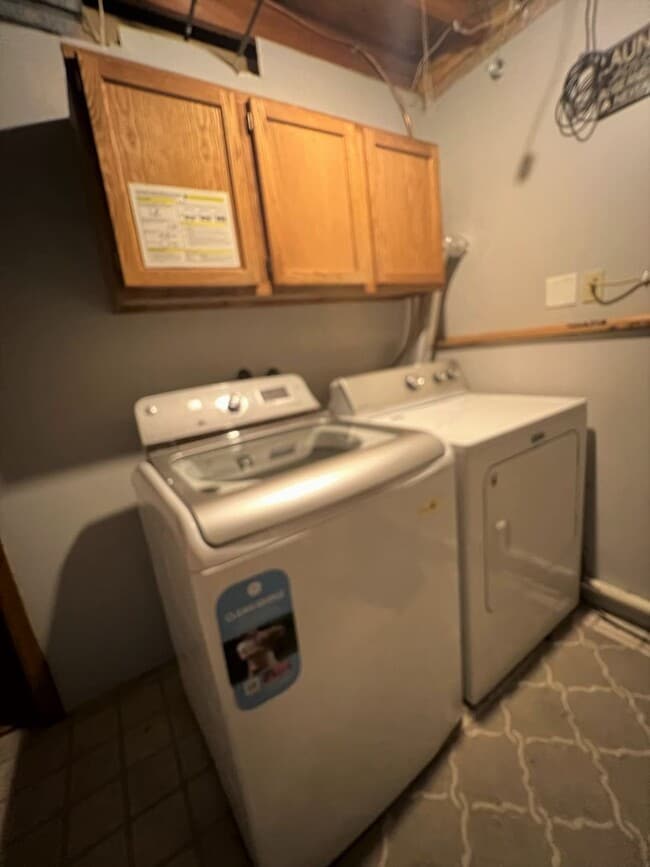 Building Photo - NE Rochester MN 4 Bedroom 2 Full Bathrooms...