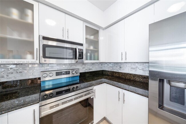 Building Photo - 7900 Harbor Island Dr