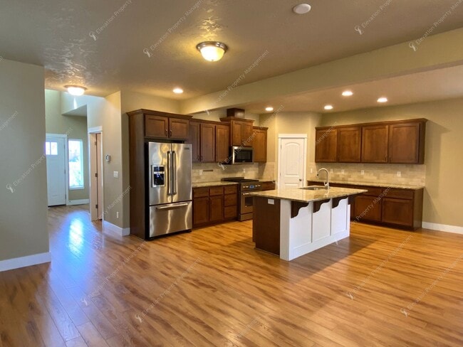 Building Photo - SW Bend Home Close to Old Mill & Deschutes River Trail