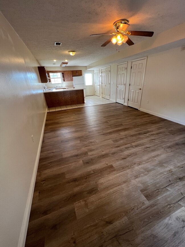 Building Photo - 24 Jade Ct