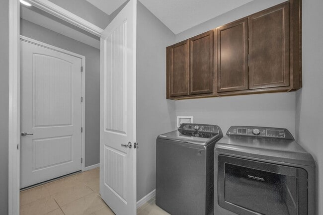 Building Photo - Large Spacious 2 bedroom 2 bath in Del Web