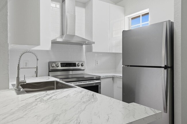 Building Photo - 6207 Garden Ct