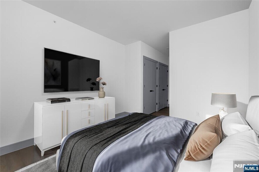 Building Photo - 1435 10th St