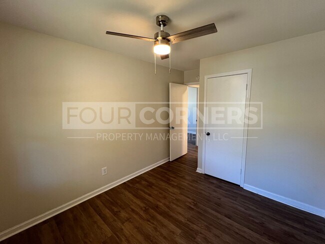 Building Photo - Beautiful 3 Bedroom 2 Bath Home