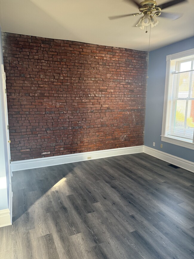 Building Photo - 2404 Menard St
