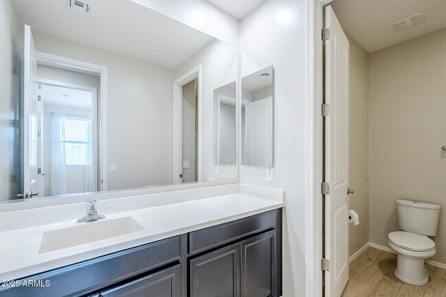 Building Photo - 9910 E Theia Dr