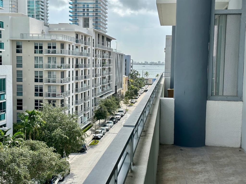 Building Photo - 350 NE 24th St