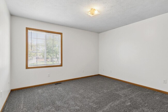 Building Photo - 501- 503 Lakeshore