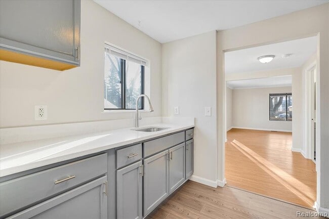 Building Photo - 60 W Harry Ave