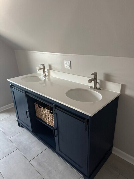 Building Photo - 723 Bordentown Ave