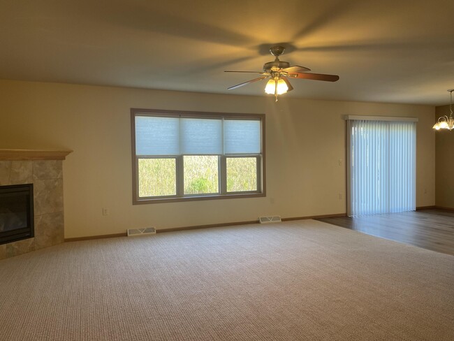 Building Photo - 2635 Parkfield Dr