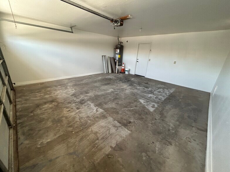 Building Photo - 7028 S 46th Dr