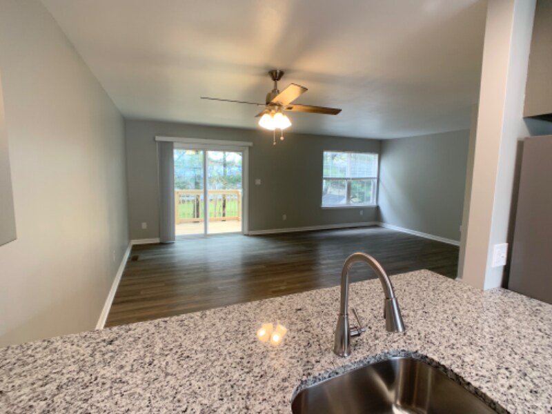 Building Photo - 424 N High St Ext