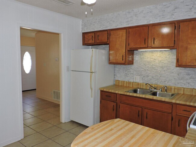 Building Photo - 3155 Patricia Dr