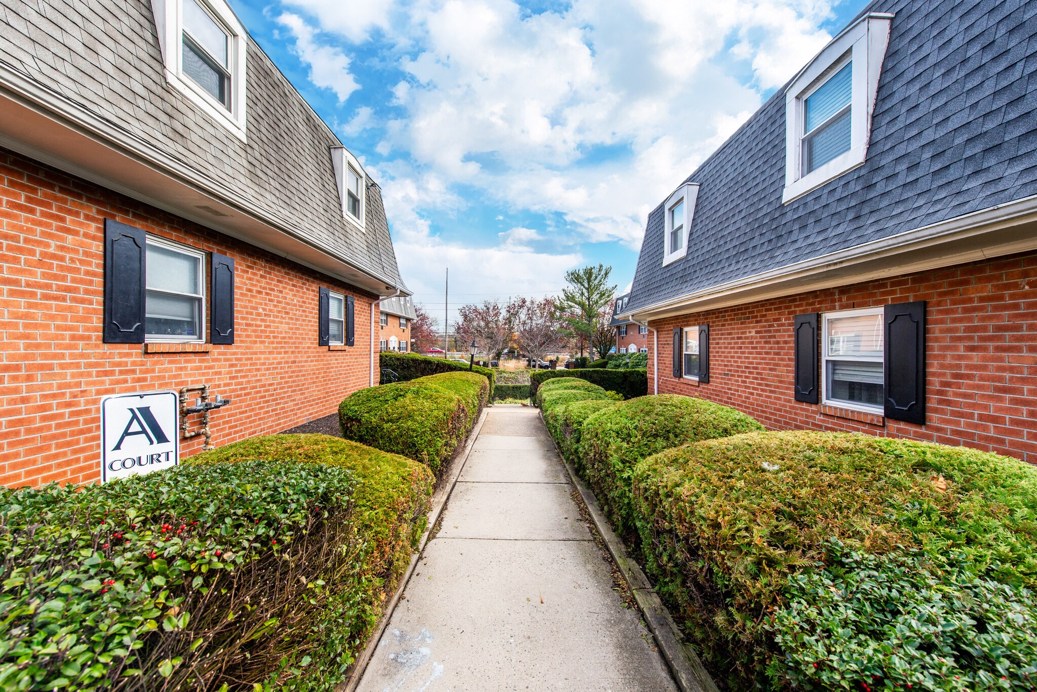 Building Photo - 25 River Rd