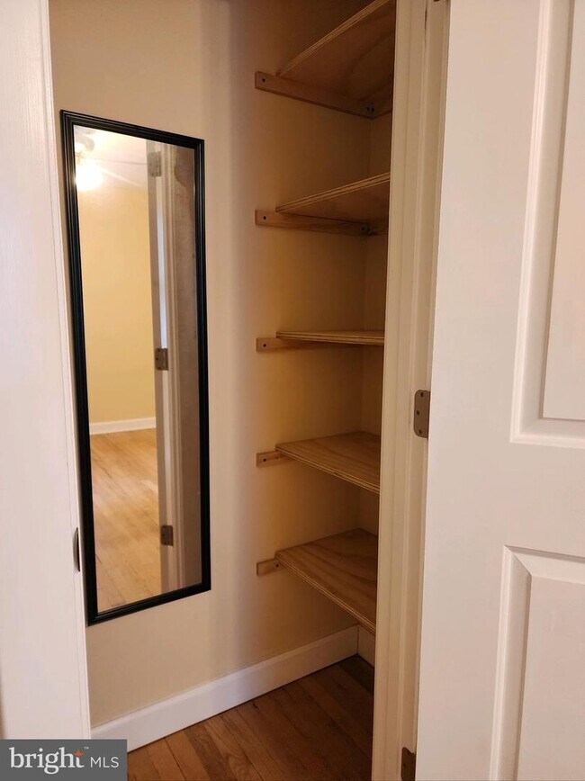 Building Photo - 540 Londontown Rd