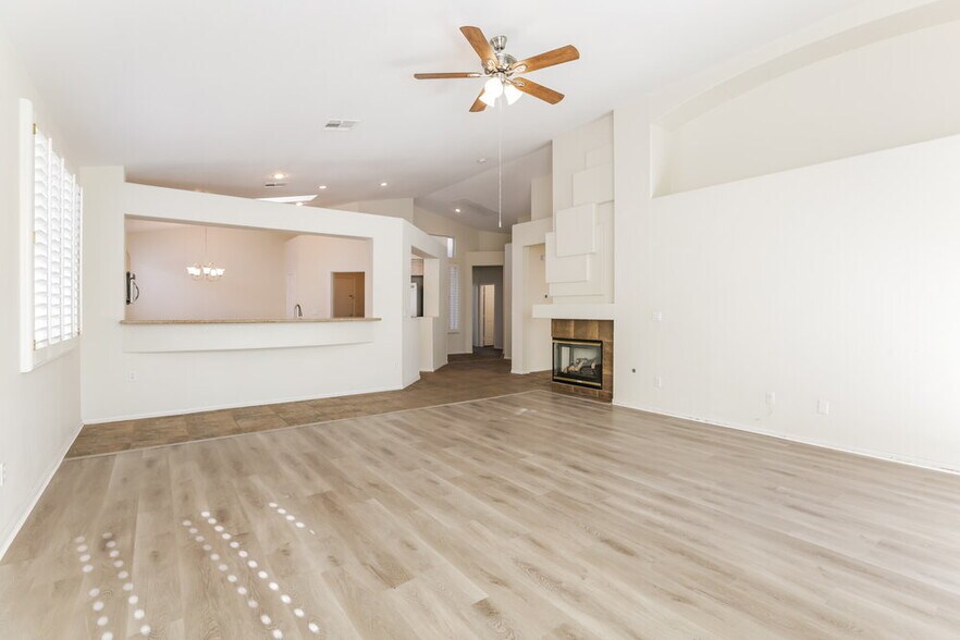 Building Photo - 45 Pangloss St