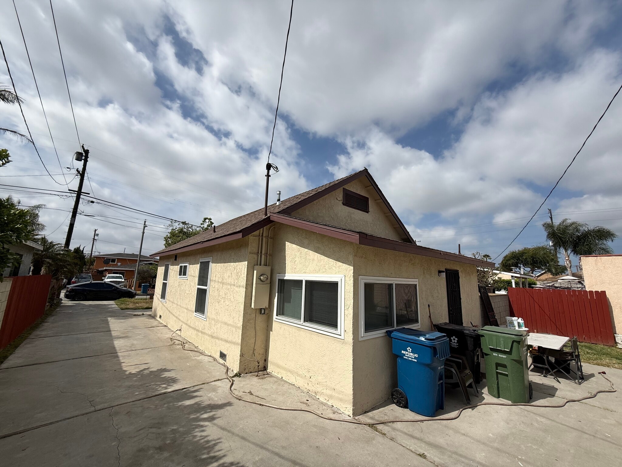 Building Photo - 333 W Spruce Ave