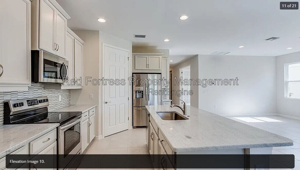 Building Photo - 15240 Floresta Ln