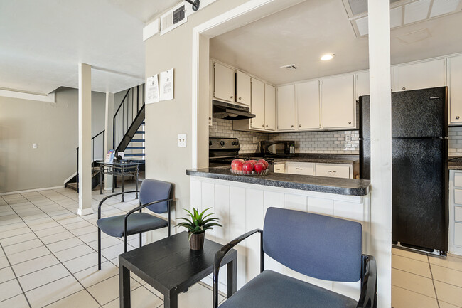 Building Photo - MacArthur Apartments