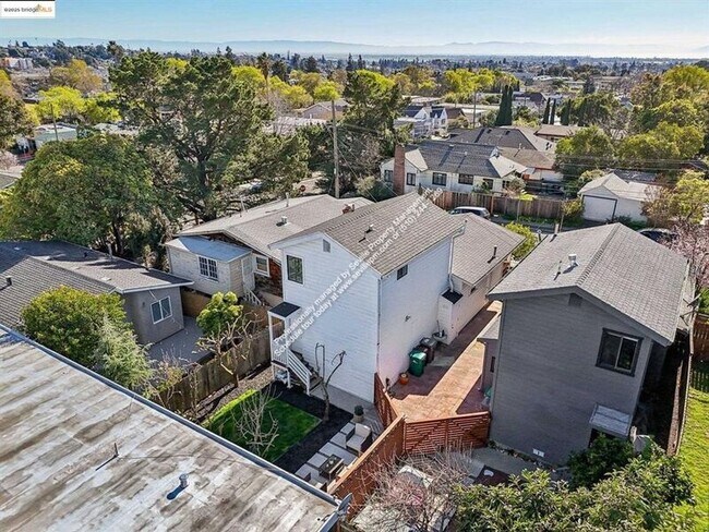 Building Photo - 3360 Arizona St