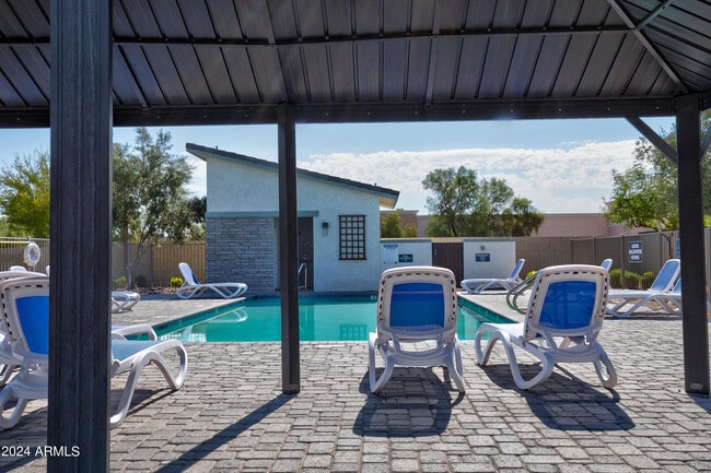 Building Photo - 15717 W Polk St