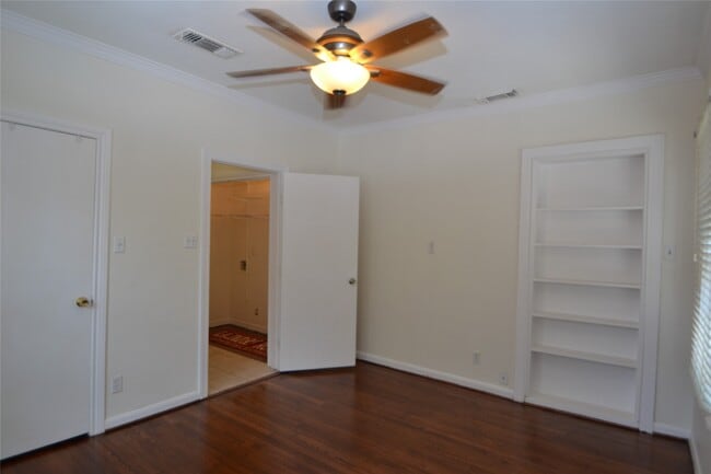 Building Photo - 2135 Bissonnet St