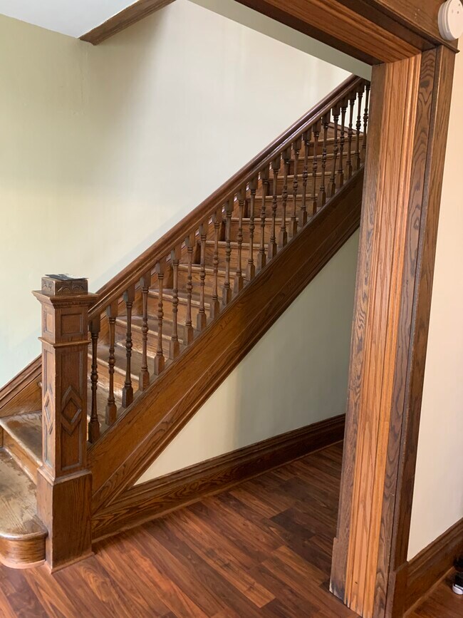 Building Photo - 409 E Cherry St