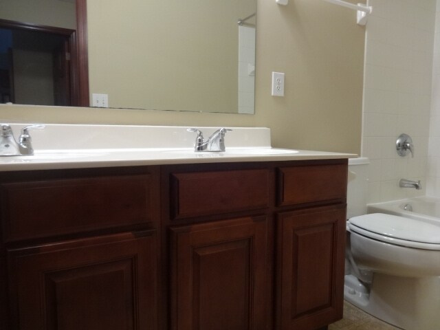 Building Photo - 987 Washington St