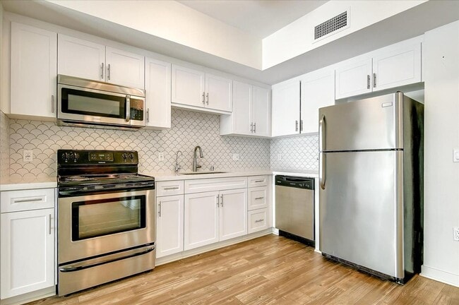 Building Photo - 12655 Bluff Creek Dr