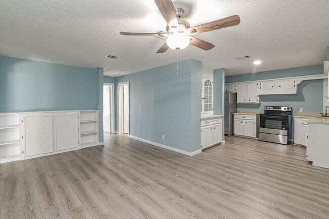 Building Photo - 3735 Woodpeckers Grove