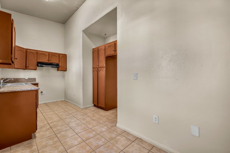 Building Photo - 5869 S Figueroa St