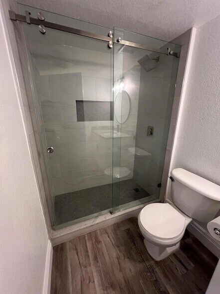 Building Photo - 191 SW Palm Dr