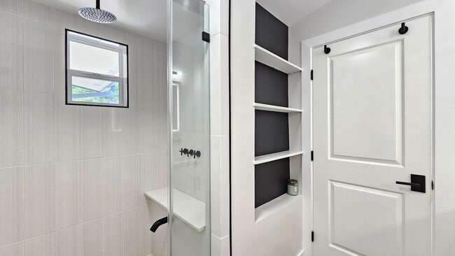 Building Photo - Waialae Nui Ridge - Renovated 4 bedroom, 3...