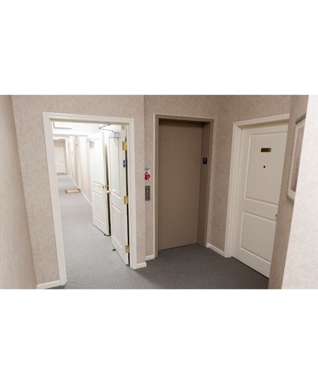 Building Photo - 1BR/1BA, Upscale Loft with accessible Rooftop Deck & Community Pool!