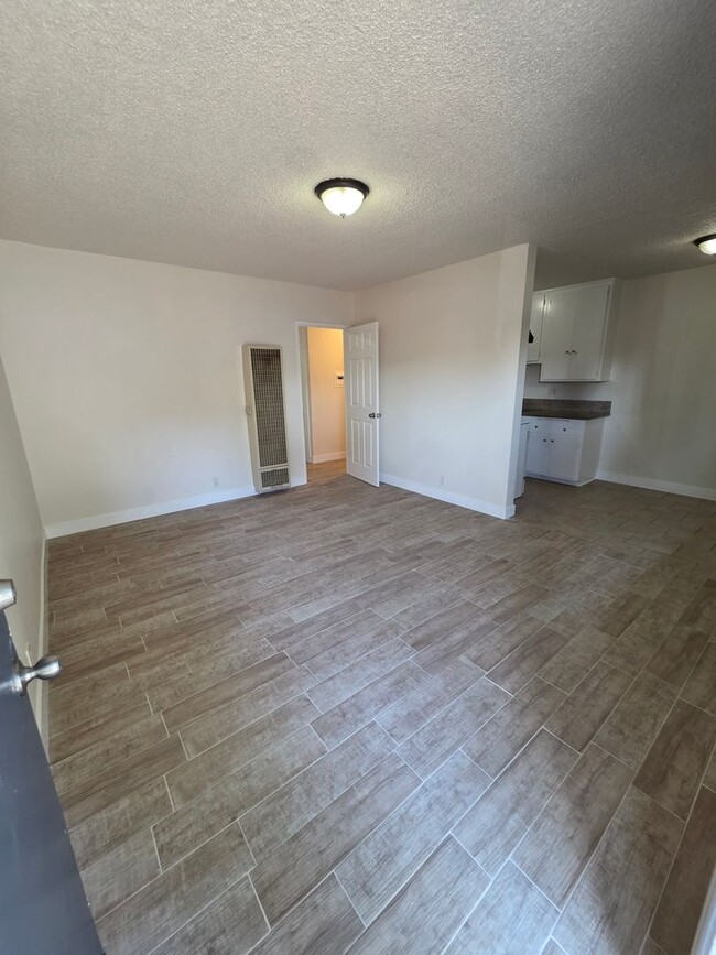 Interior Photo - 4115 Century Blvd