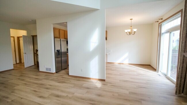 Building Photo - 15250 Florist Cir