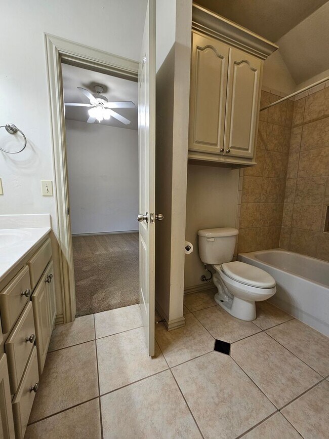 Building Photo - 513 Summit View Ct