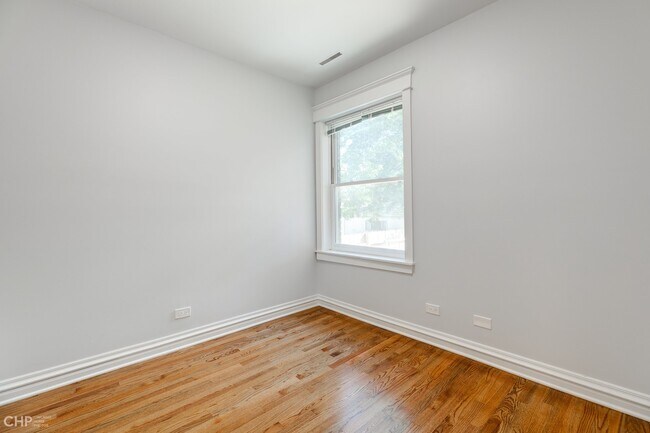 Building Photo - 4239 N Ashland Ave